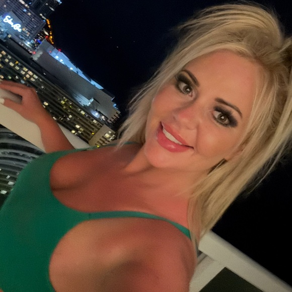 Meet your Posher, Posh - Picture 2 of 2